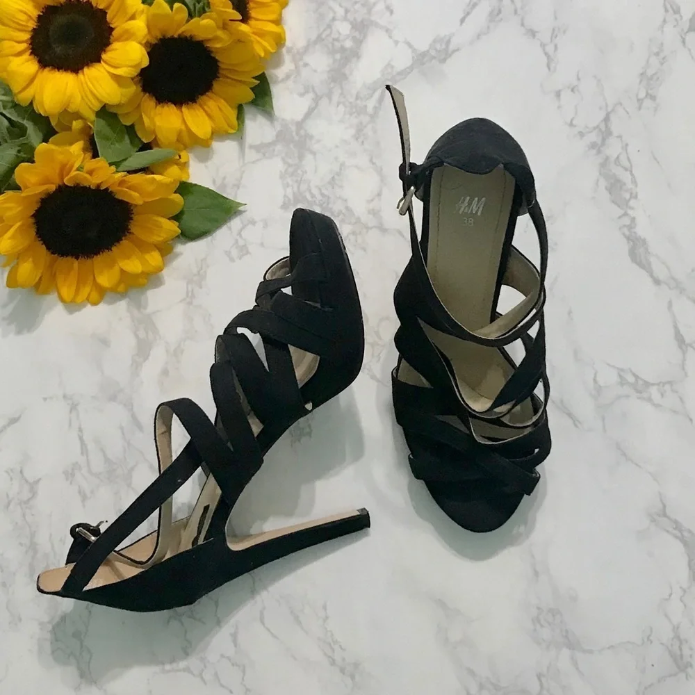 H&M black platform strappy cross cross sandals 7